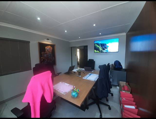 560M² WAREHOUSE TO LET IN WESTMEAD